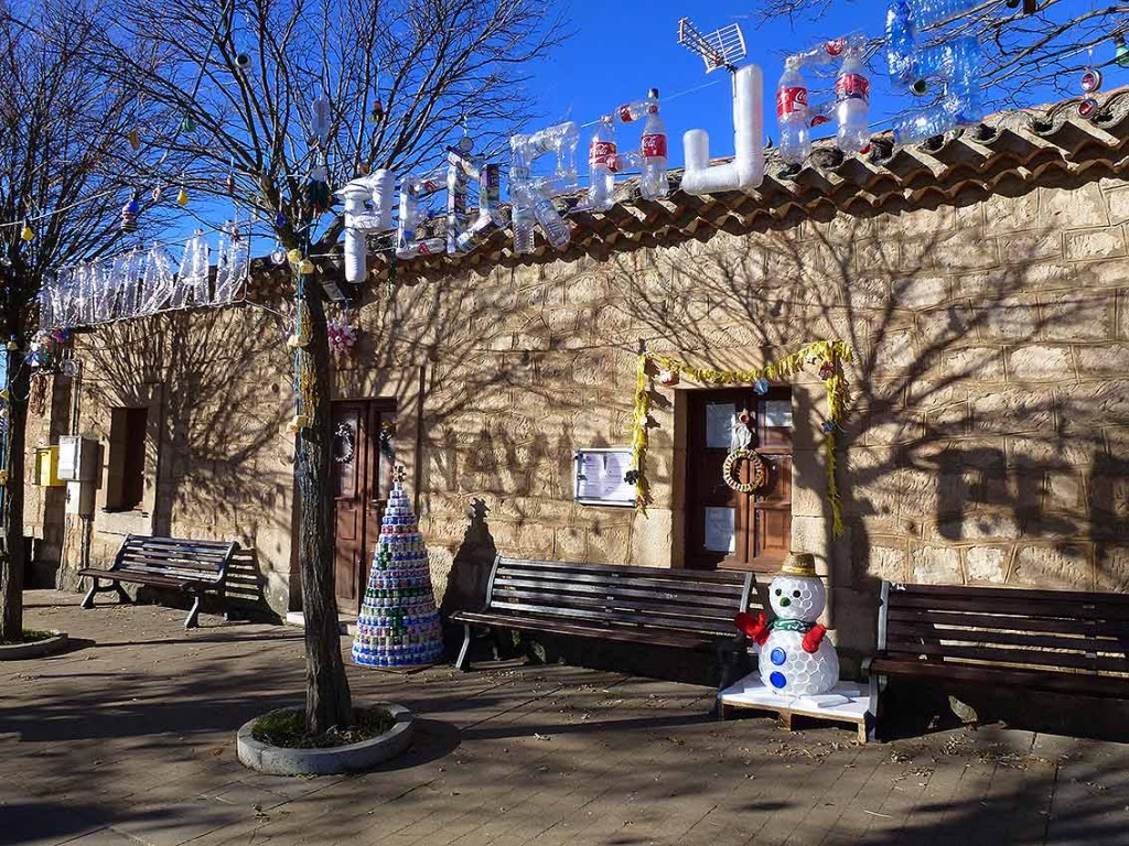 Navidad-en-Pedrajas-de-Soria-adornos-reciclables-2015