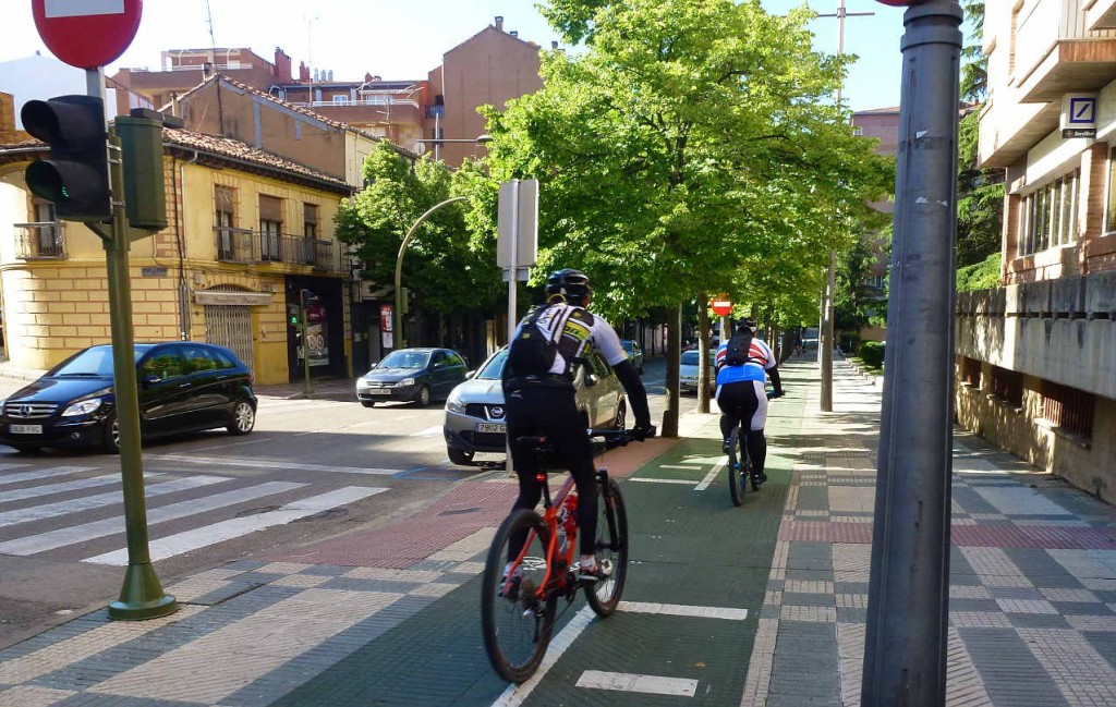 Carril Bici en Soria con dos pedaleando