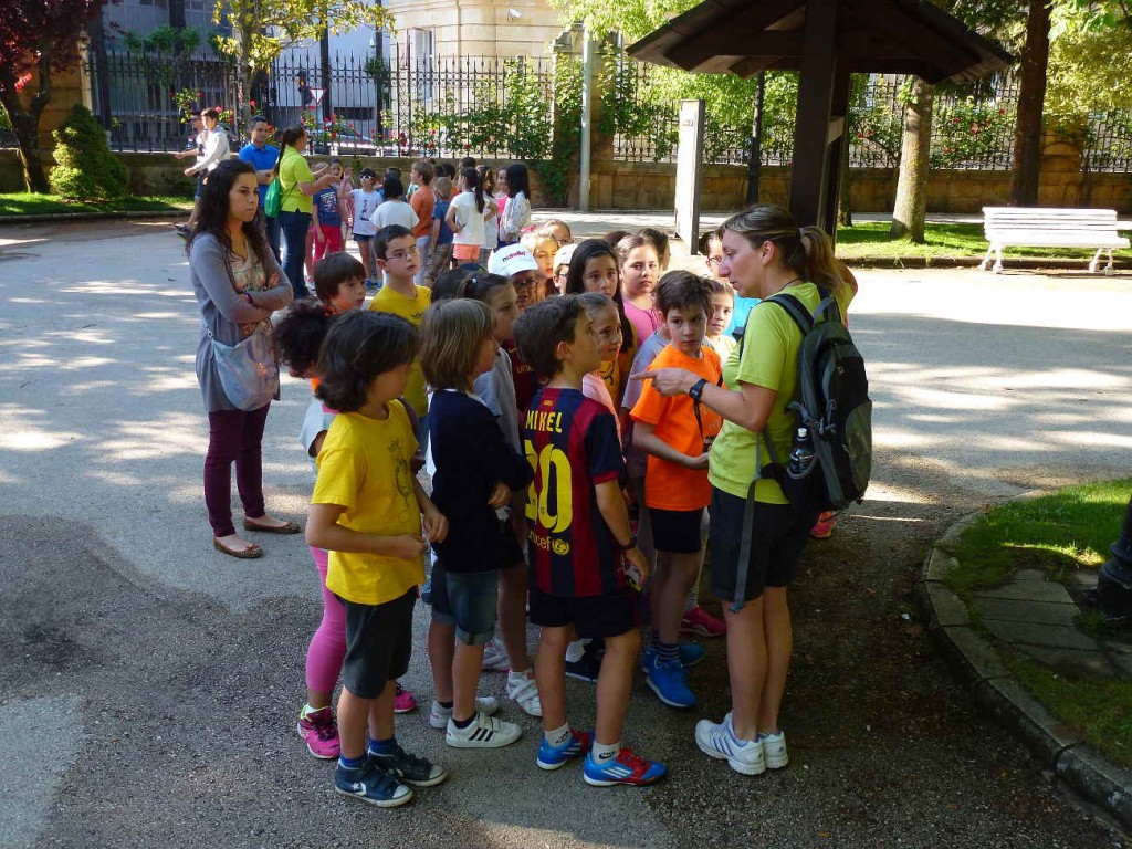 Escolares aprendiendo Biosfera Soria en la Dehesa