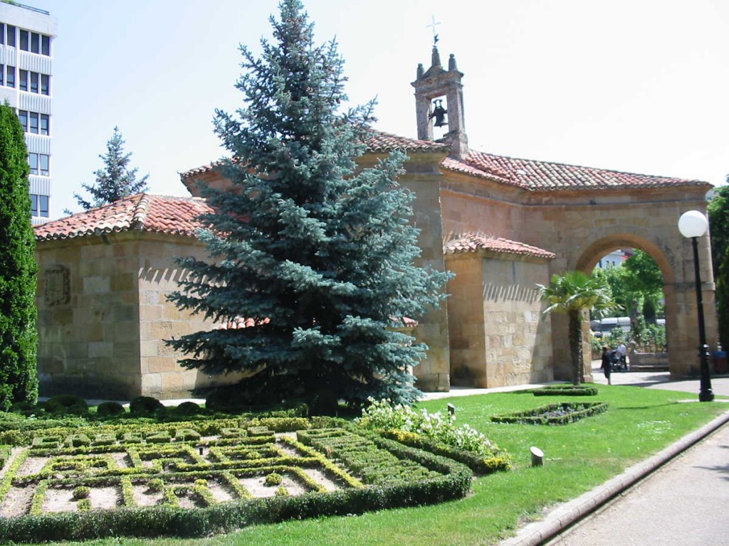 Ermita de la Soledad en Soria y escudo Soria cabeza de Estremadura