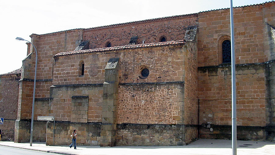 fachada-norte-convento-de-la-Merced-de-Soria-su-iglesia