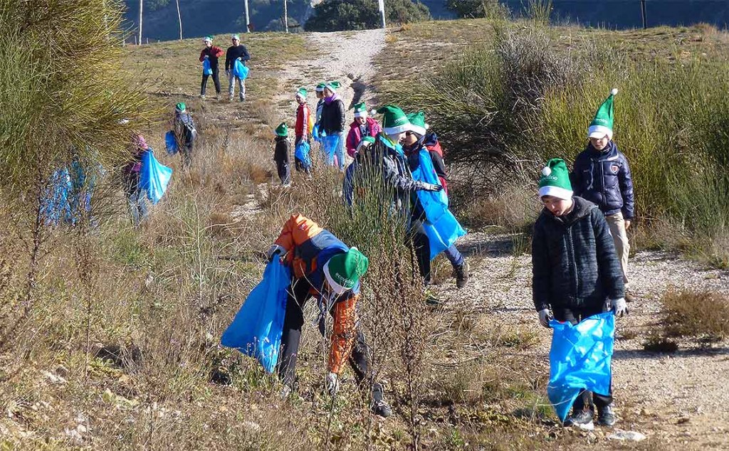 Voluntariado-limpiiando-senda-del-Duero-en--ciudad-de-Soria-2015