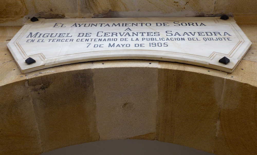 Placa Cervantes en Ayuntamiento de Soria