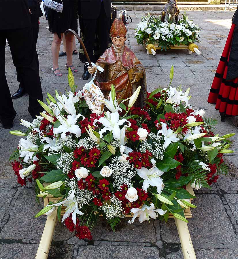 Efigie de San Blas en sus andas sanjuaneras de la cuadrilla del Rosel y San Blas
